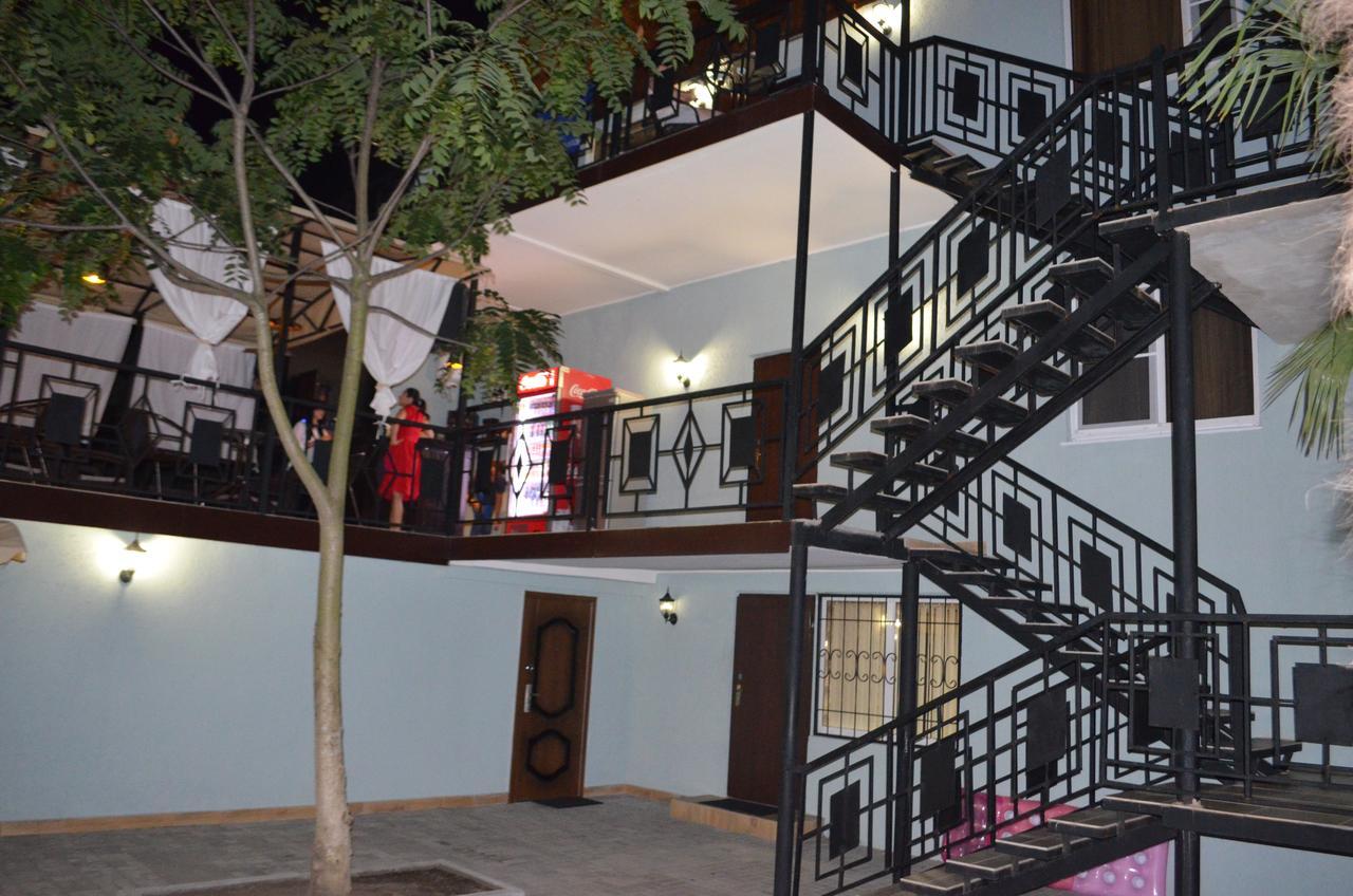 Hotel Capri Sukhumi Exterior photo